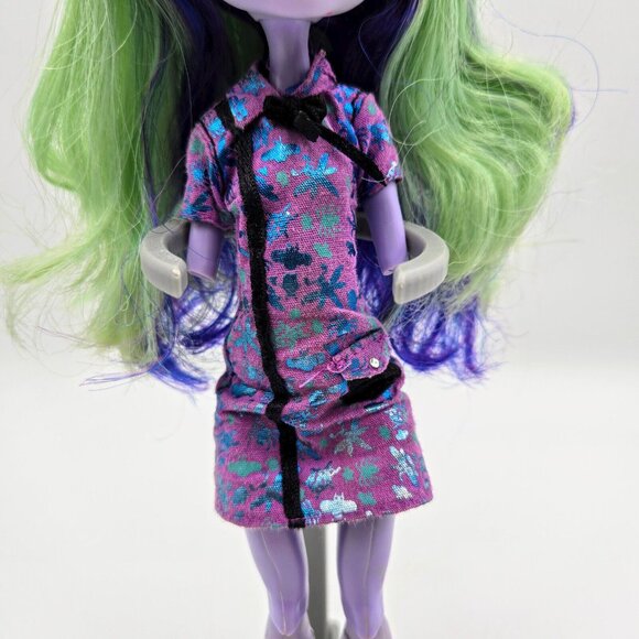 Monster High Twyla Boogeyman New Scaremester Doll Mattel Read - Picture 4 of 16